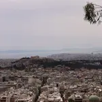 Συνεχίζονται οι έρευνες για την αιτία της έντονης οσμής στην Αττική