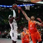 Final Four: Έσβησε το όνειρο της Βαλένθια η «Βασίλισσα»- Με Ολυμπιακό για το στέμμα