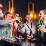Αντιδήμαρχος διάλεξε δημοτική αίθουσα για το… μπάτσελορ πάρτι του γάμου του