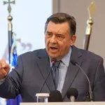 Καρατζαφέρης: «Ο Μητσοτάκης πρέπει να στείλει ανθοδέσμη στον Τσίπρα»