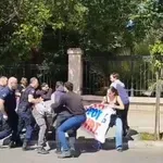 Ένταση έξω από το Μέγαρο Μαξίμου μεταξύ φοιτητών και αστυνομίας