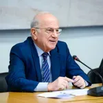 Σύζυγος Νάσου Αθανασίου: «Κατέληξε στο σπίτι, στα χέρια μου, στην αγκαλιά μου»