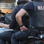 Πάτρα: Άγριο επεισόδιο μετά από γλέντι – Έσπαγαν & πετούσαν αντικείμενα