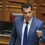 Υπηρεσία Ασύλου: Στα «κάγκελα» οι συμβασιούχοι – «Ο Πλεύρης αρνείται να μας συναντήσει»