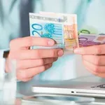 Εφορία: Τι πρέπει να πληρωθεί έως τις 31 Αυγούστου