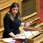 Κωνσταντοπούλου κατά Μητσοτάκη: «Πρωθυπουργός εκτός τόπου και χρόνου»