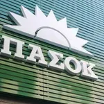 ΠΑΣΟΚ κατά Μητσοτάκη: «Βλέπει τις αναβαθμίσεις, ξεχνά τις υποβαθμίσεις της Eurostat»