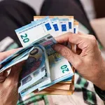 Ασφαλιστικό: Τα τρία σενάρια για αύξηση της Εθνικής Σύνταξης