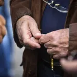 Συντάξεις χηρείας: Πόσοι ωφελούνται από τη νέα ρύθμιση