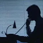 Έπεισαν ηλικιωμένη να αφήσει σε κάδο απορριμμάτων 45.000 ευρώ