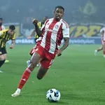 Super League: Σέντρα στη νέα σεζόν με Ολυμπιακό, ΑΕΚ και Άρη