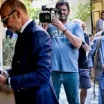 Μαζωνάκης: Αυξημένα μέτρα για τους δύο γιατρούς – Στο μικροσκόπιο και τα οικονομικά τους