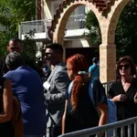 Πλήθος κόσμου και συγκίνηση στον αποχαιρετισμό του Γιώργου Μαζωνάκη