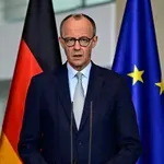 Μερτς: «Δεν παραιτούμαι» μετά την εκλογική ήττα – Συνεχίζει τις μεταρρυθμίσεις