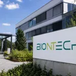 BioNTech: Η εταιρεία που ανέπτυξε το εμβόλιο Covid-19 κλείνει 3 εργοστάσια