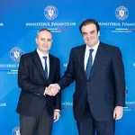 Οι κουμπαριές του Πιερρακάκη: Ποιον υπουργό & δυνητικό Πρωθυπουργό παντρεύει