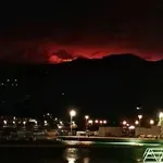 Φωτιά στη Σητεία απειλεί 5 οικισμούς – Δύσκολη νύχτα