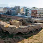 Χανιά: «Μυστήριο» με νυχτερινή πτώση τουριστών από τα τείχη