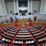 Στη Βουλή υπόθεση υποχρεωτικής ανάθεσης υπερωριών σε εκπαιδευτικούς