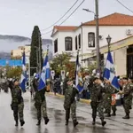 Χίος: Η κακοκαιρία «έκοψε» τη μαθητική παρέλαση – Παρέλασαν μόνο οι στρατιωτικοί