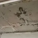 Οροφές «σουρωτήρι» σε ΕΠΑΛ – Σχολικές αίθουσες έγιναν «λίμνες»