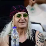 Νίκος Καρβέλας: «Ταραχή» με τη νέα «παλιά» συνεργασία του