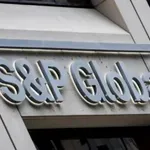 S&P: Αμετάβλητη στο ΒΒΒ η Ελλάδα – «Βλέπει» υπέρβαση των δημοσιονομικών στόχων