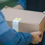 Τέλος τα μετρητά στις πληρωμές των courier με νομοσχέδιο