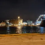 Όχημα έπεσε στο λιμάνι του Πειραιά