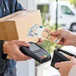 Courier: Ανατροπή με τα μετρητά στις αντικαταβολές