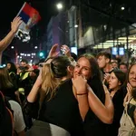 Σερβία: Πολιτικός σεισμός – Ο Βούτσιτς παραδέχθηκε την ήττα του, θρίαμβος των φοιτητών