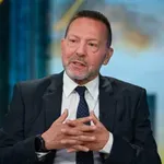 Στουρνάρας: Ακριβή στέγη και κυκλοφοριακό «φρενάρουν» την Αθήνα – Τι προτείνει