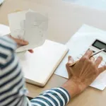 Εργαζόμενοι συνταξιούχοι: Πάνω από 300.000 παραμένουν στην αγορά εργασίας