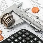 Ιδιωτικό χρέος: «Βουνό» 420,9 δισ. ευρώ – Στα 238,6 δισ. οι ληξιπρόθεσμες οφειλές