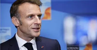 Μακρόν: Οι πολιτικές δυνάμεις «που διατηρούν δεσμούς με ομάδες βίας» θα πρέπει «να ξεκαθαρίσουν τις θέσεις τους»