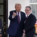 Τηλεφωνική επικοινωνία Στάρμερ-Τράμπ