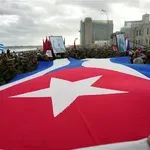 Χιλιάδες Κουβανοί διαδηλώνουν μπροστά από την πρεσβεία των ΗΠΑ στην Αβάνα κατά των "Αμερικανών ιμπεριαλιστών"