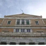 Πυρ ομαδόν από τα κόμματα μετά από ανάρτηση του Πρωθυπουργού