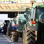 Αγροτικές κινητοποιήσεις: Σταδιακή άρση των αποκλεισμών από τους αγρότες ενόψει της συνάντησης με τον πρωθυπουργό την Τρίτη