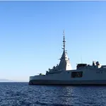 Η φρεγάτα «Κίμων» εν πλω προς τον Ναύσταθμο Σαλαμίνας