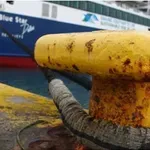 Μετά τις 9 το πρωί επανεκκινούν τα δρομολόγια από το λιμάνι του Πειραιά - Δεμένα τα πλοία σε πολλές περιοχές