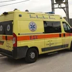 Φορείο με ασθενή έπεσε στο οδόστρωμα κατά τη διάρκεια μεταφοράς με ασθενοφόρο
