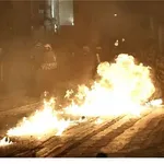 Επεισόδια και ρίψη μολότοφ έξω από το ΑΠΘ