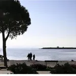 Άνοδος της θερμοκρασίας με παροδικές νεφώσεις και ασθενείς χιονοπτώσεις- Στο «ψυγείο» η Βόρεια Ελλάδα