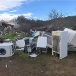 57χρονος πετούσε ανεξέλεγκτα οικιακές συσκευές στην Ασπροβάλτα