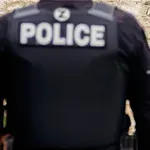 Ένας 35χρονος επιτέθηκε σε αστυνομικό με τσεκούρι στους Αμπελόκηπους