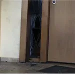 Επίθεση με γκαζάκια σε είσοδο πολυκατοικίας στον Λυκαβηττό