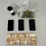 Καταζητούμενος με ερυθρά αγγελία της INTERPOL και άλλα δύο άτομα συνελήφθησαν για ναρκωτικά