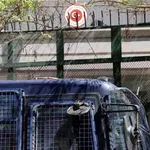 Επίθεση με μολότοφ σε περιπολικό της ΕΛΑΣ, έξω από το τουρκικό προξενείο