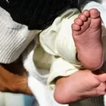 Σύλληψη δύο ατόμων για ψευδή δήλωση πατρότητας και διατάραξη οικογενειακής τάξης